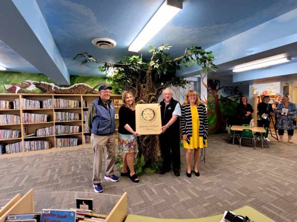 29370302_web1_220615-LDN_lirbrary_grandopening-rotary_1