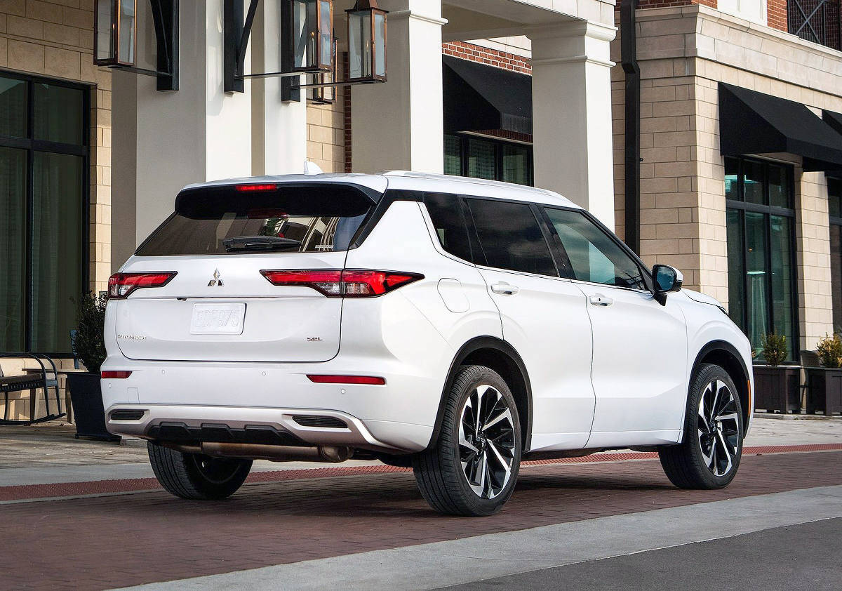 The Outlander is larger than before, most noticeably in the width department. The key dimensions are understandably close the Nissan Rogue聮s since the two are based on the same platform. PHOTO: MITSUBISHI