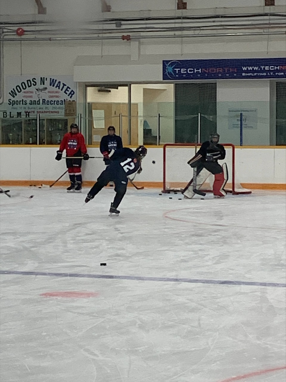 30499214_web1_220928-LDN_hockey-hockey_1