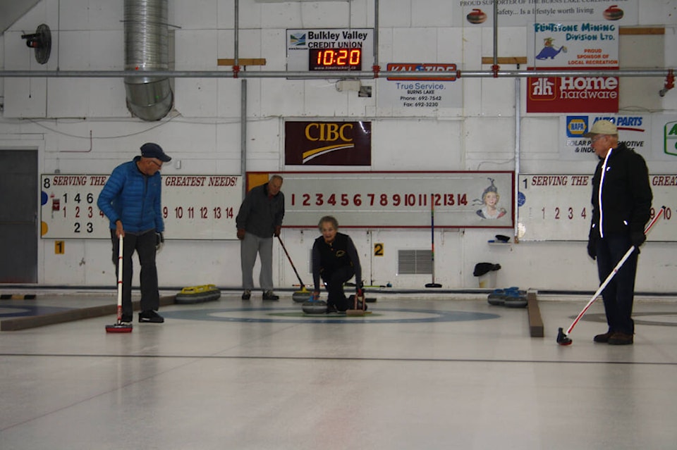 30777686_web1_221026-LDN_senior_curling-curling_2