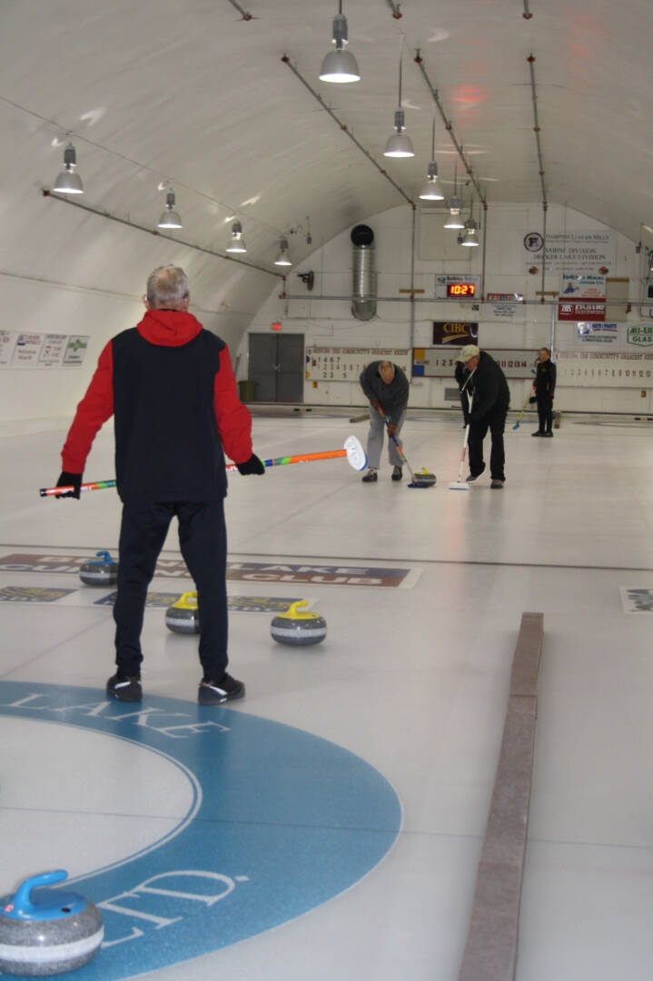 30777686_web1_221026-LDN_senior_curling-curling_4