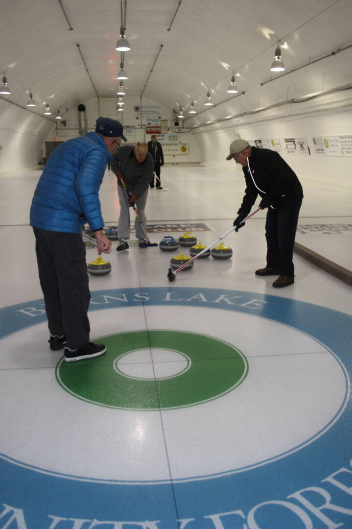 30777686_web1_221026-LDN_senior_curling-curling_6