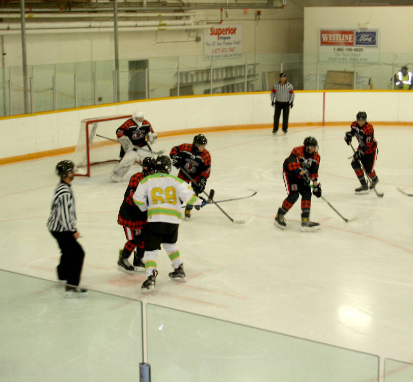 30783251_web1_221026-LDN_Timbermen-firstgame-hockey_6