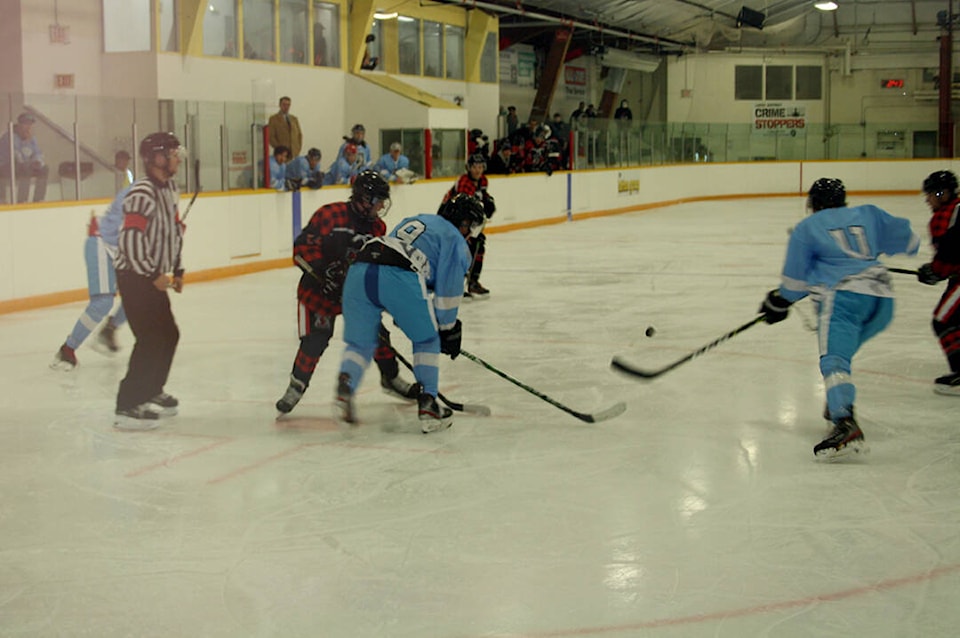 30858221_web1_221109-LDN_timberment_second-game-pics_2