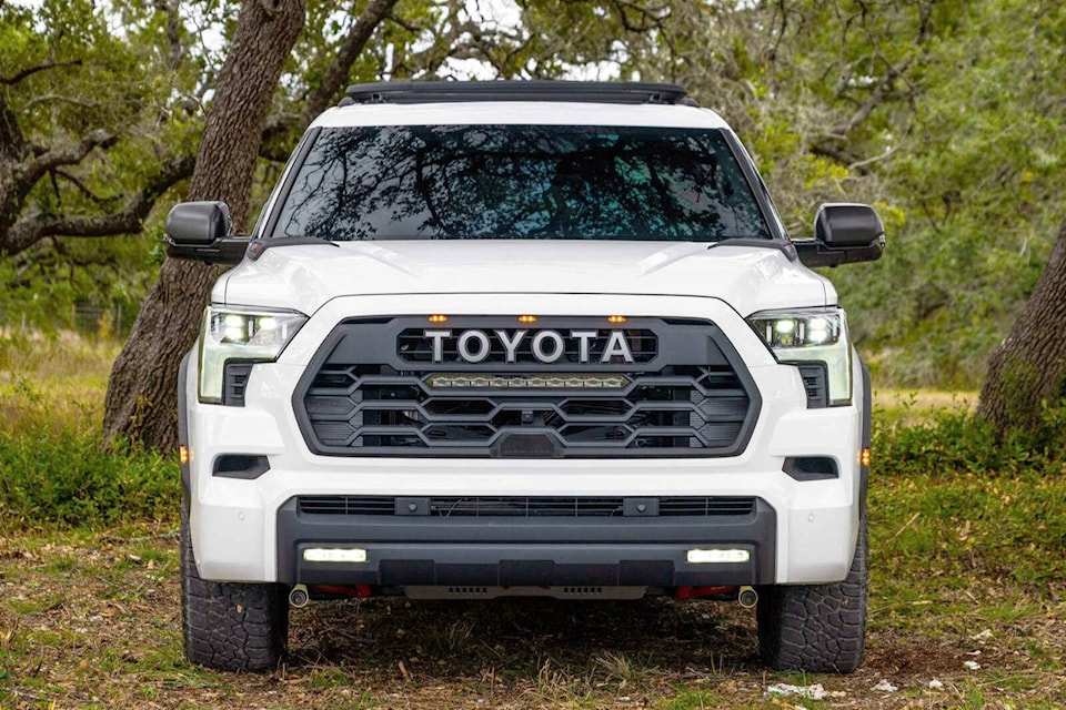 30914103_web1_221103-TodaysDrive-2023ToyotaSequoia_1