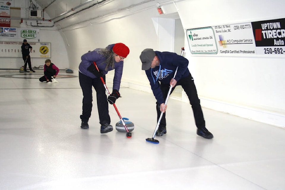 31051240_web1_221123-LDN_curling-pics_2