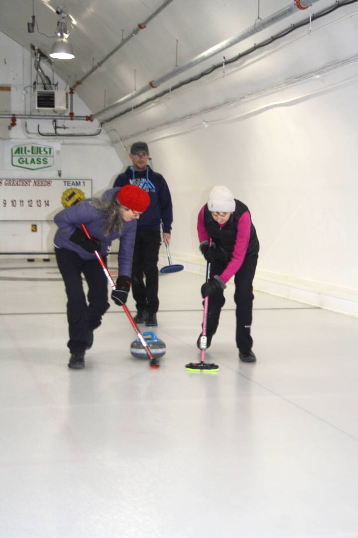 31051240_web1_221123-LDN_curling-pics_3
