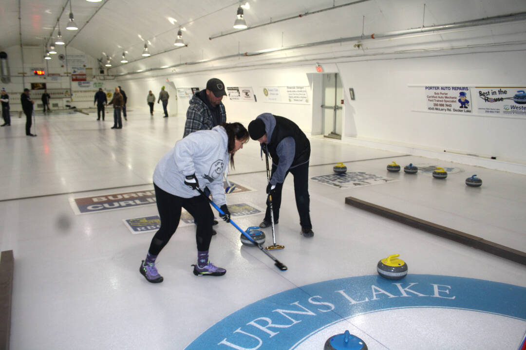 31051240_web1_221123-LDN_curling-pics_6