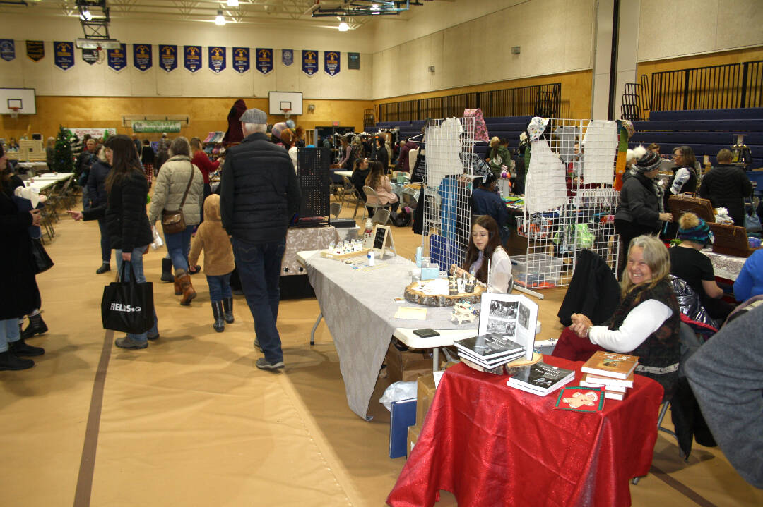 31119652_web1_221130-LDN_library_craft_fair-pics_3