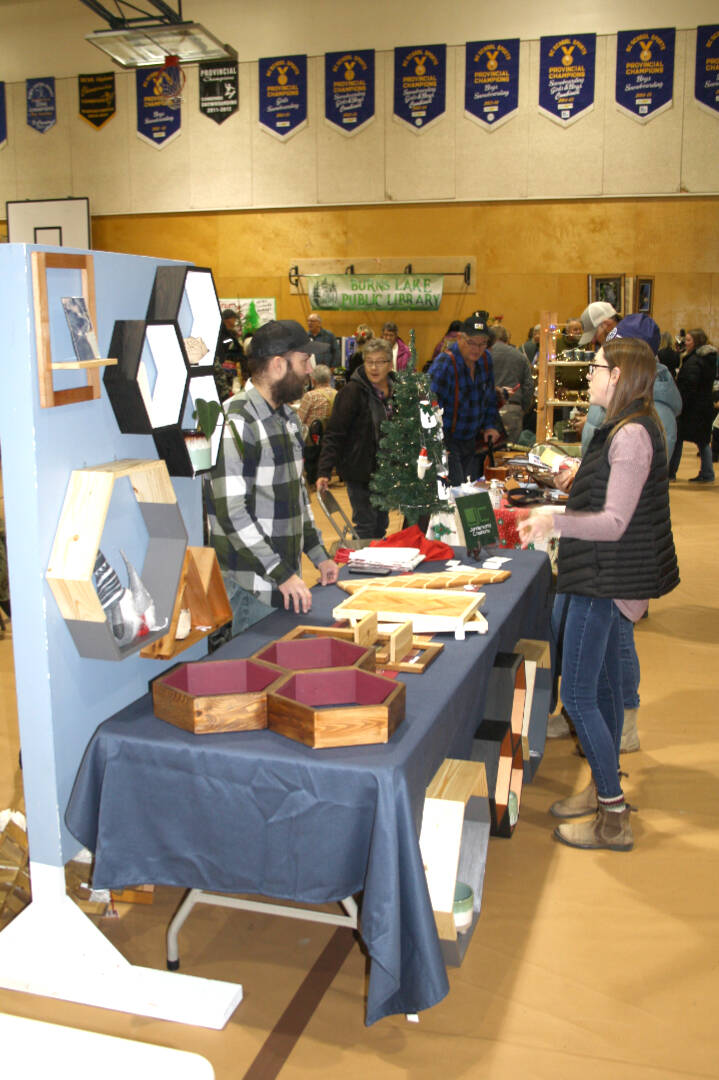 31119652_web1_221130-LDN_library_craft_fair-pics_5