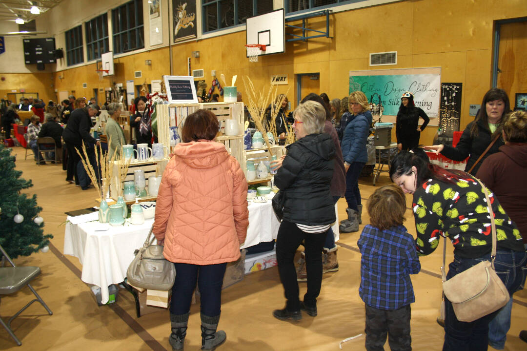 31119652_web1_221130-LDN_library_craft_fair-pics_8