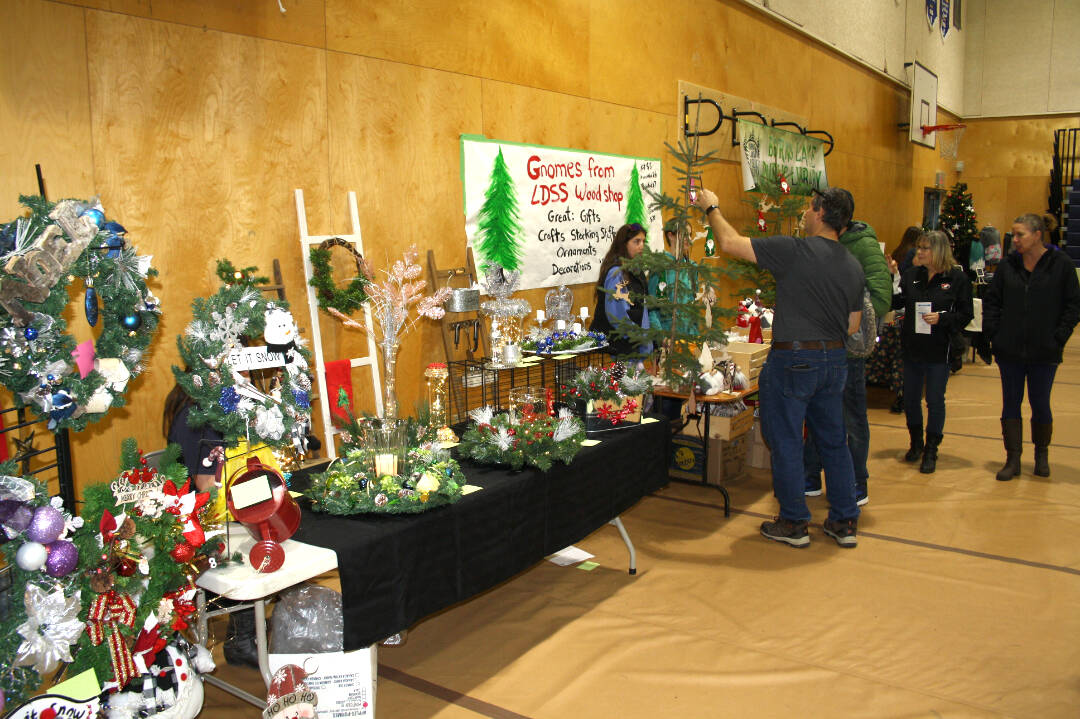 31119652_web1_221130-LDN_library_craft_fair-pics_9