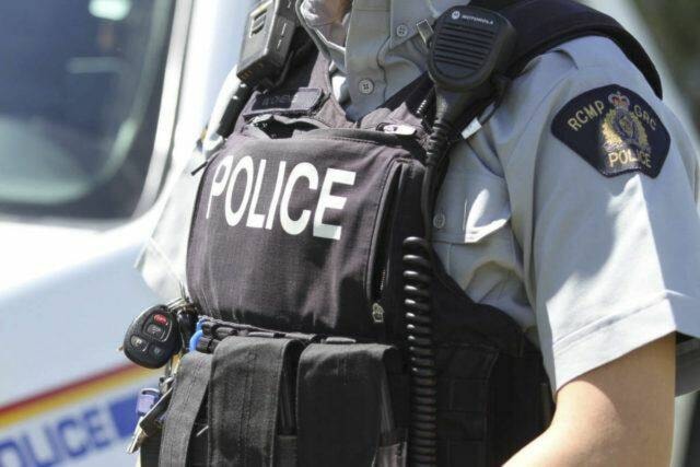 31365705_web1_221124-TST-rcmp.vest.2