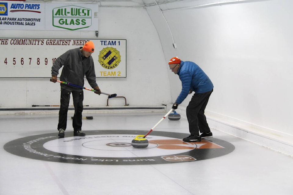 31550906_web1_230118-LDN_Seniors-Curling-pics_2