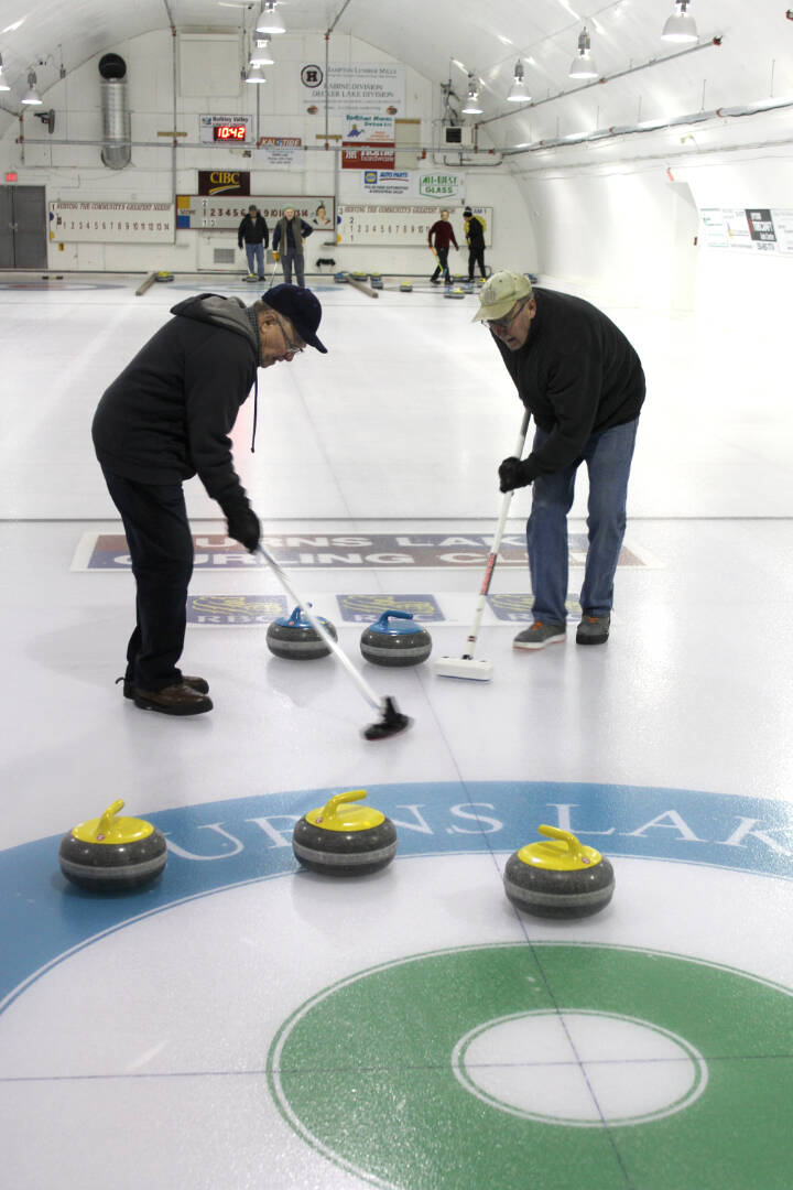 31550906_web1_230118-LDN_Seniors-Curling-pics_5