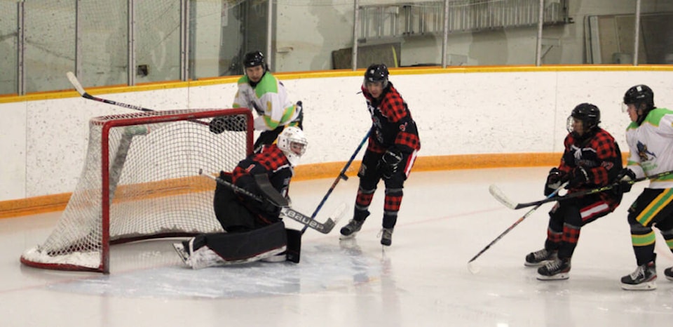 31672233_web1_30201-LDN_Timbermen_hockey_game-pics_2