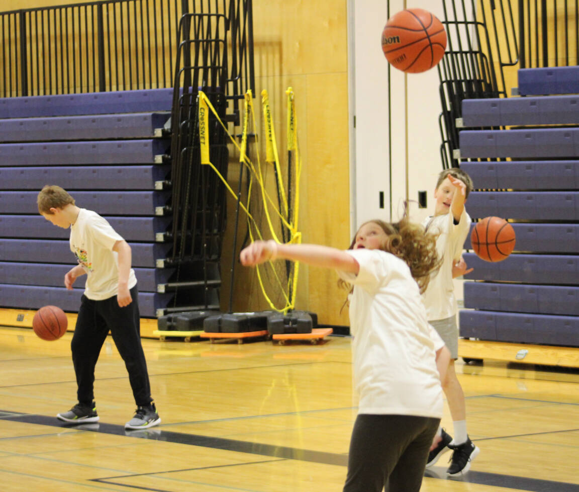 32015622_web1_230308-LDN_UNBC-Basketball-pics_8