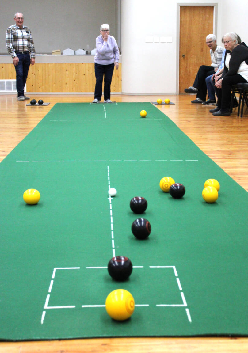32044352_web1_230322-LDN_carpet_bowling-pics_10