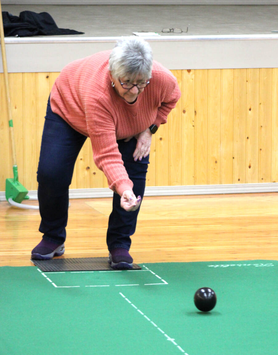 32044352_web1_230322-LDN_carpet_bowling-pics_5