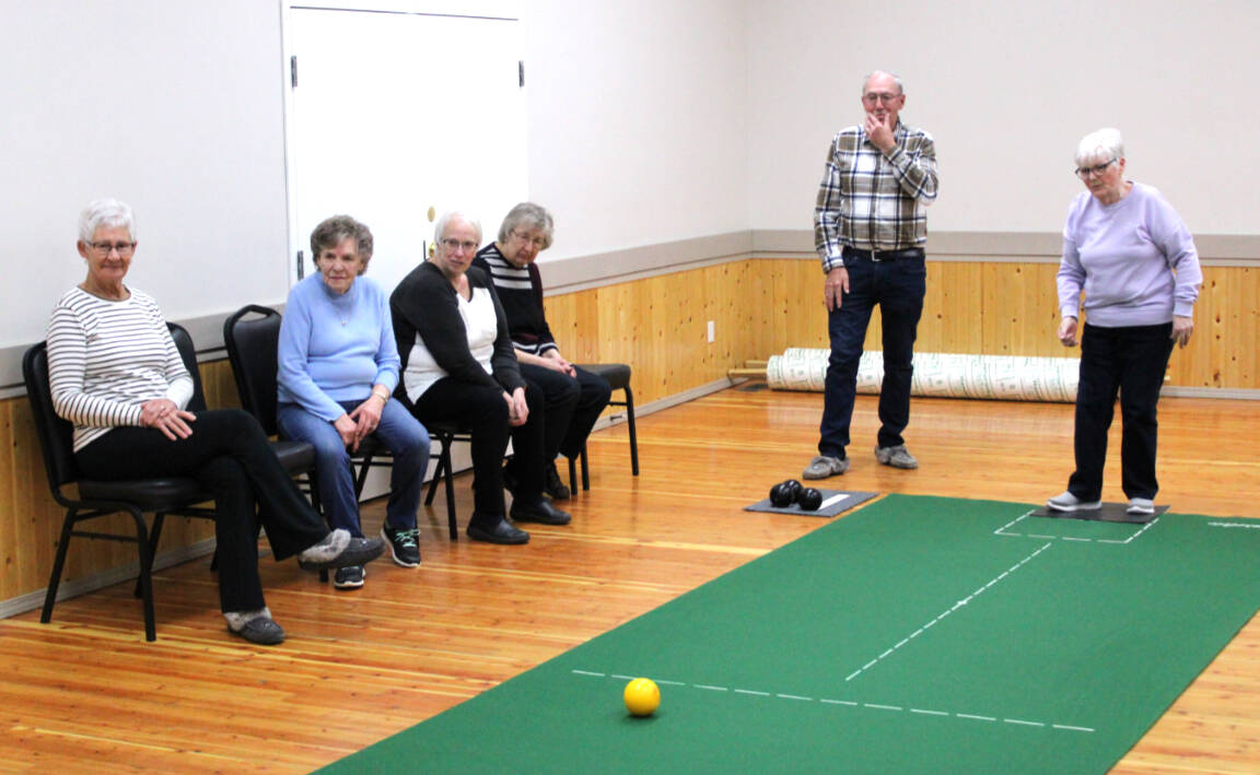 32044352_web1_230322-LDN_carpet_bowling-pics_6