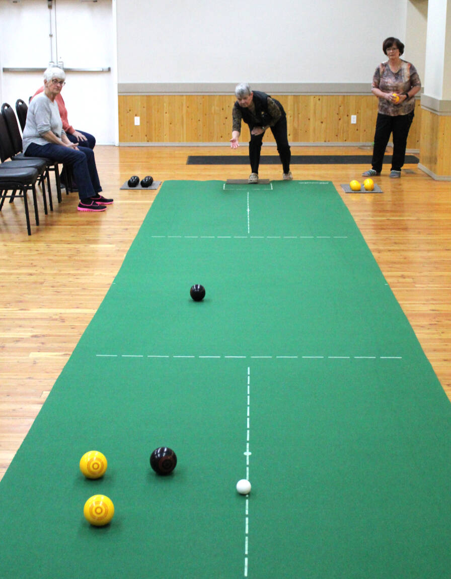 32044352_web1_230322-LDN_carpet_bowling-pics_8