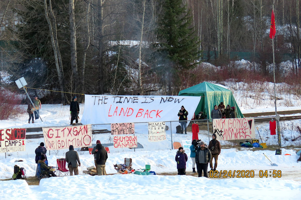 32163081_web1_200226-SIN-hazelton-blockade-return-hazelton-blockade_2