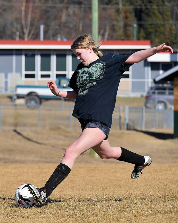32516423_web1_230503-LDN_soccer-soccer_3