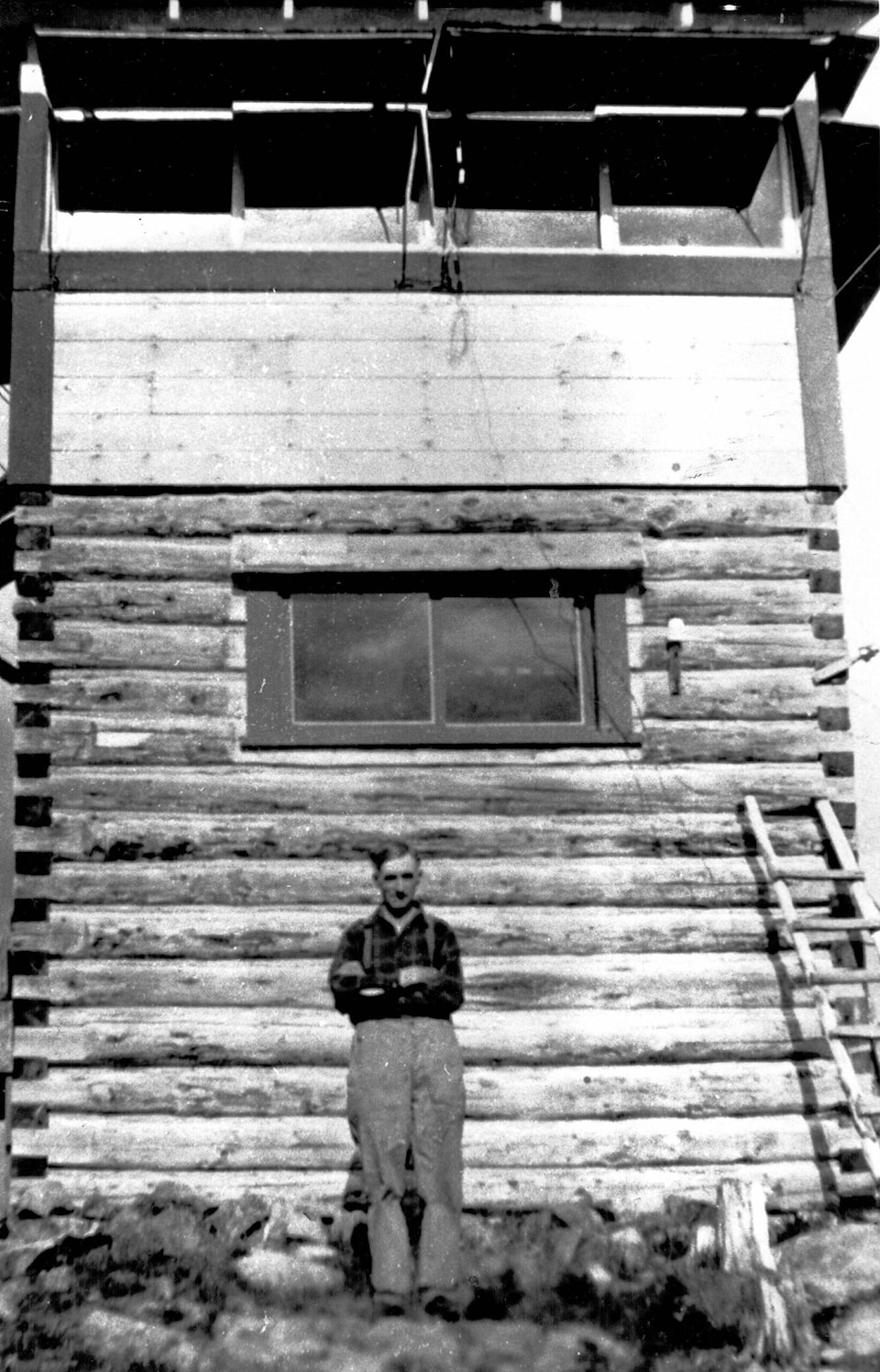 32759779_web1_230524-LDN_museumcolumn-lookout_1