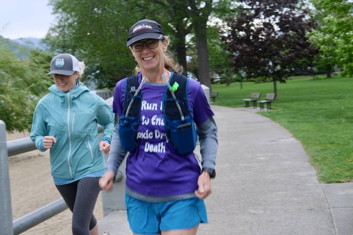 In Lakeside Park in Nelson, Jessica Michalofsky begins her run to Victoria. She is running to promote the need for a safe supply of drugs and to decrease the stigma attached to illicit drug deaths. Michalofskys son Aubrey died of a drug overdose in 2022. Photo: Bill Metcalfe