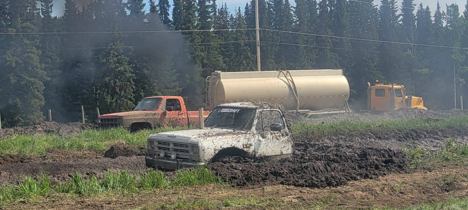 32894325_web1_230607-LDN_mudbogs-mudbogs_10