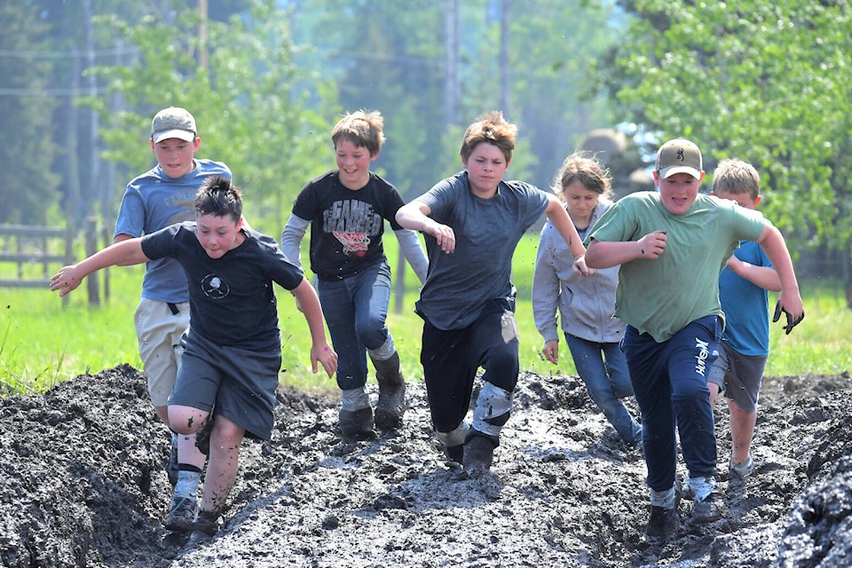 32894325_web1_230607-LDN_mudbogs-mudbogs_2