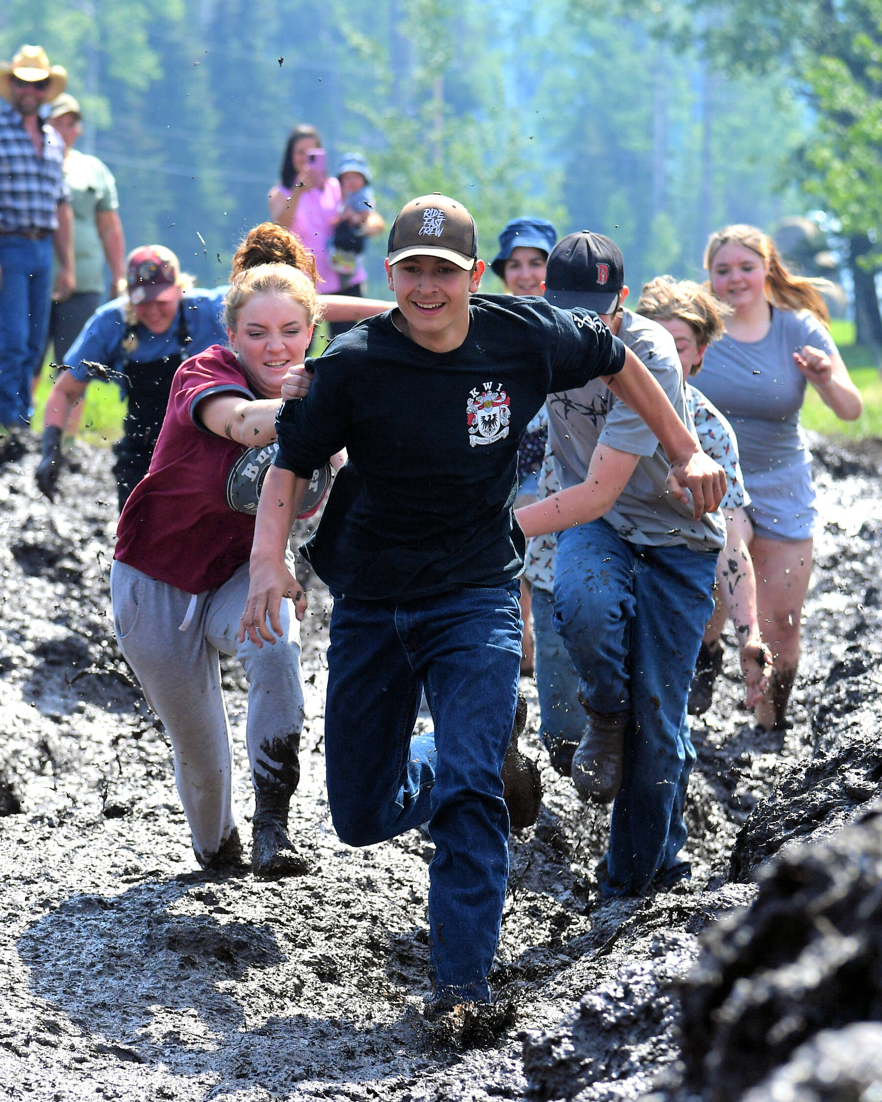 32894325_web1_230607-LDN_mudbogs-mudbogs_3