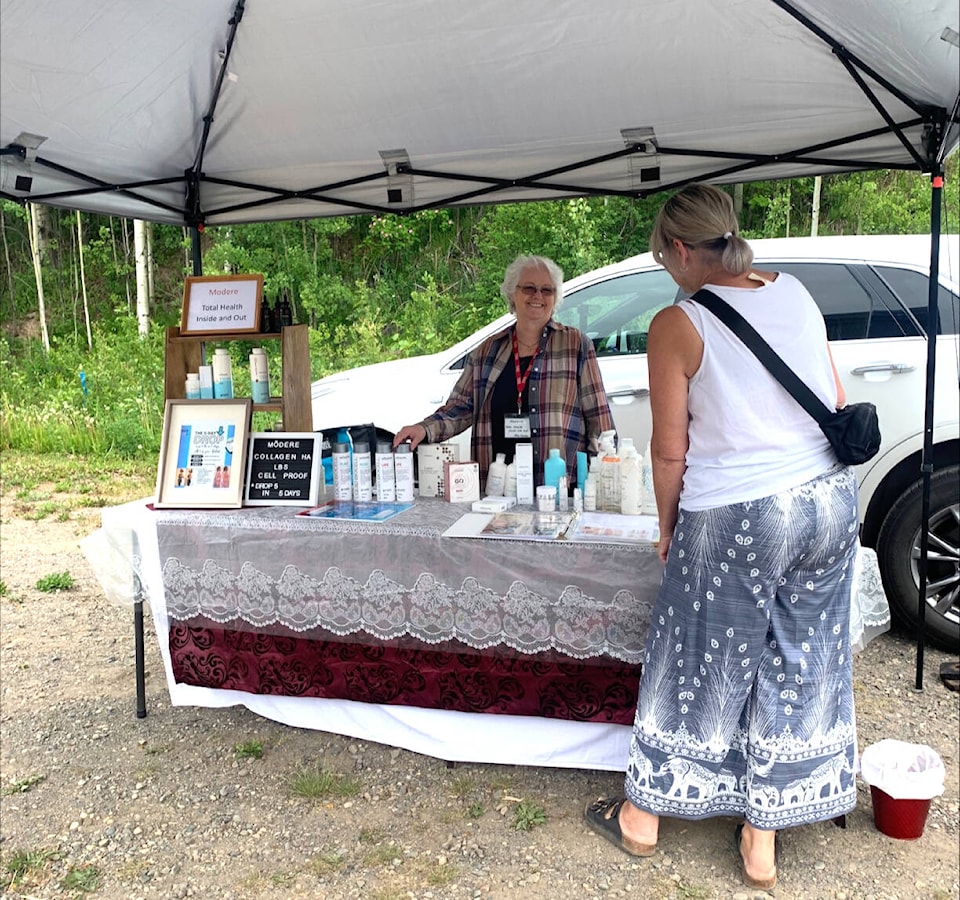 32927261_web1_230614-LDN_farmers_market-farmers_2