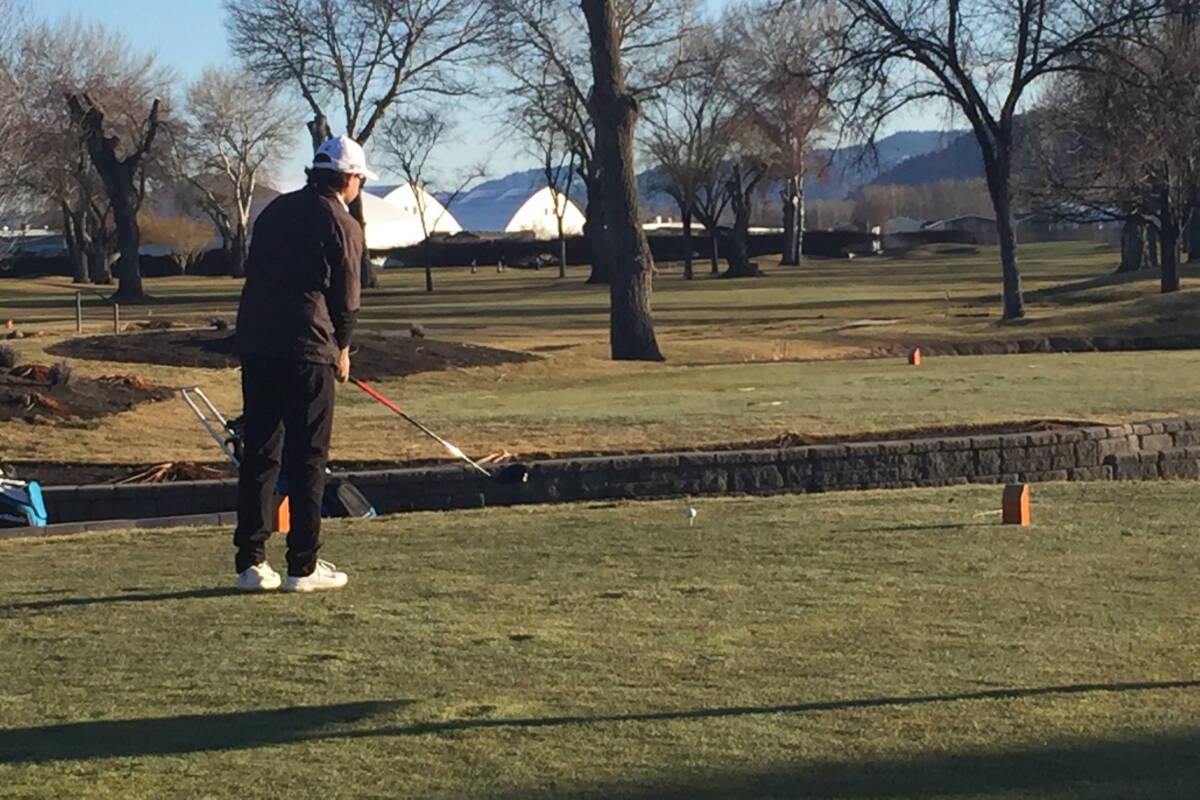 32968977_web1_220309-PWN-OpeningDay-PentictonGolf_1