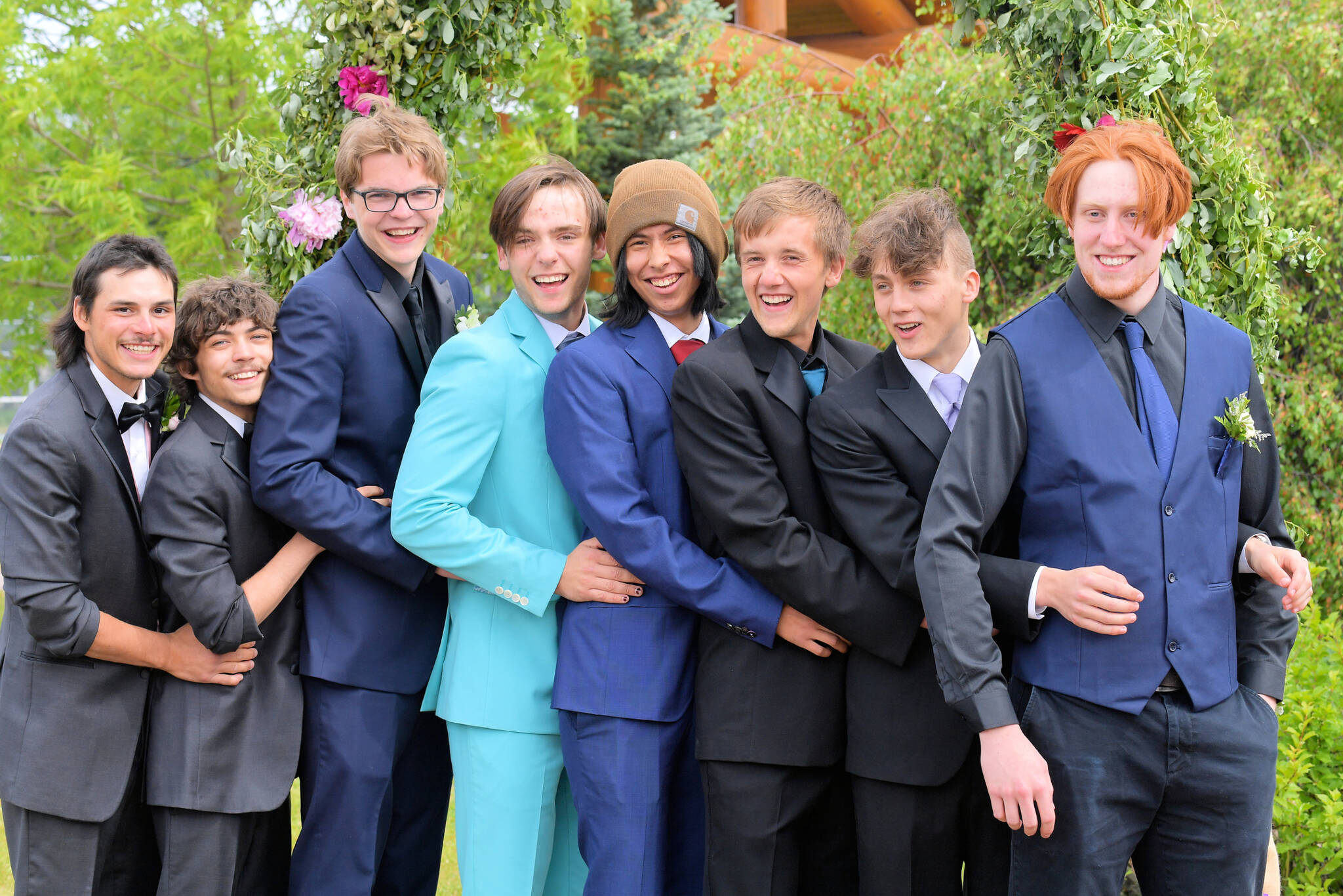 33050724_web1_230621-LDN_grad-grad_10