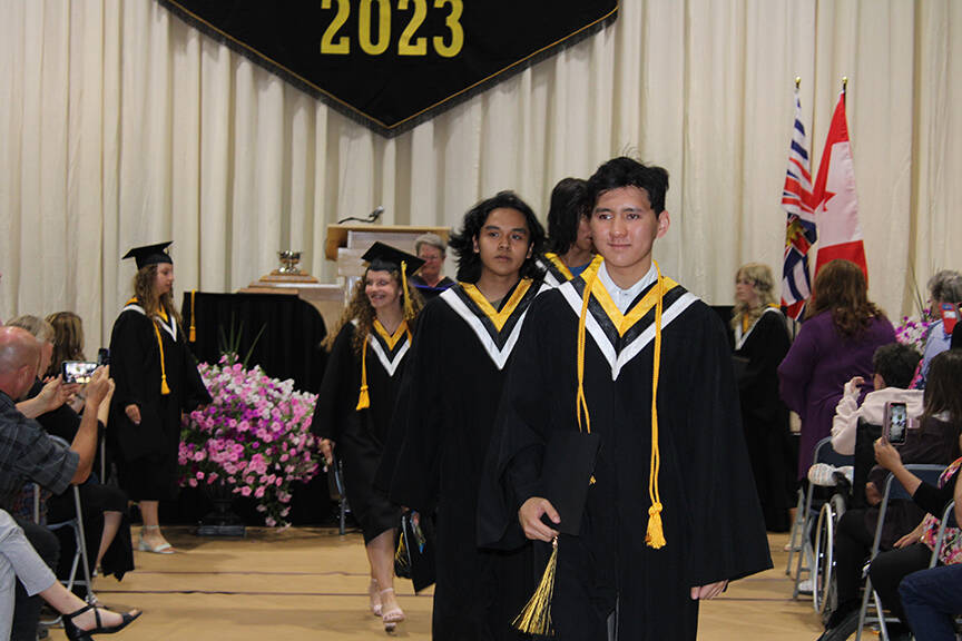 33050724_web1_230621-LDN_grad-grad_17
