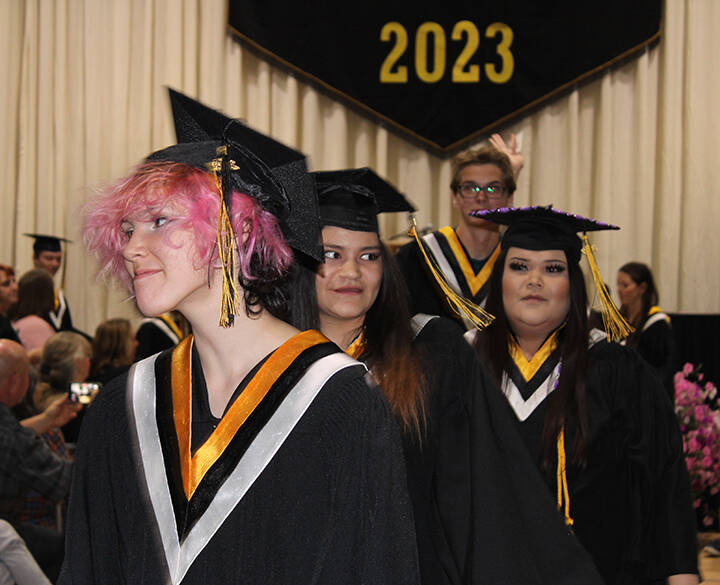 33050724_web1_230621-LDN_grad-grad_19