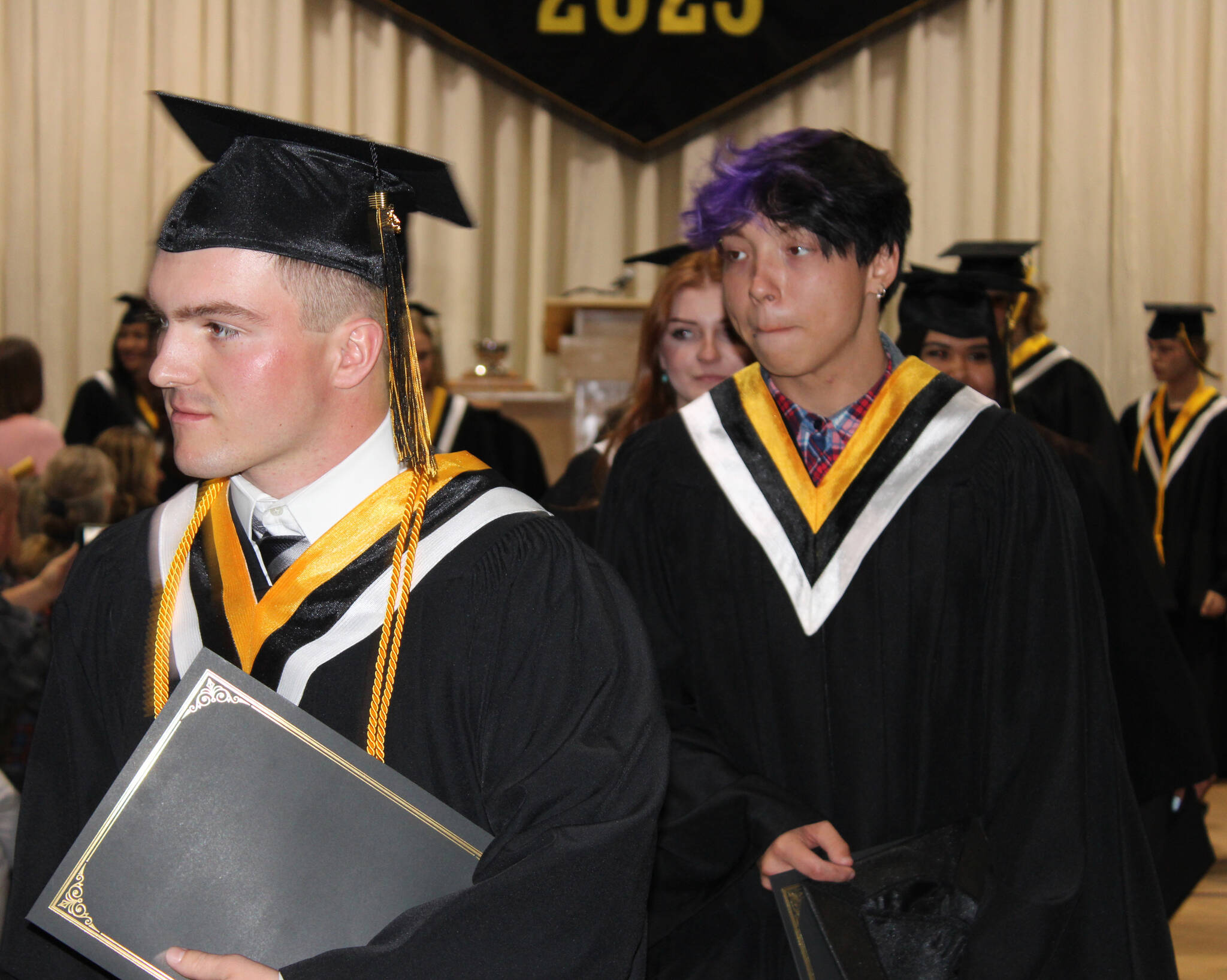 33050724_web1_230621-LDN_grad-grad_20