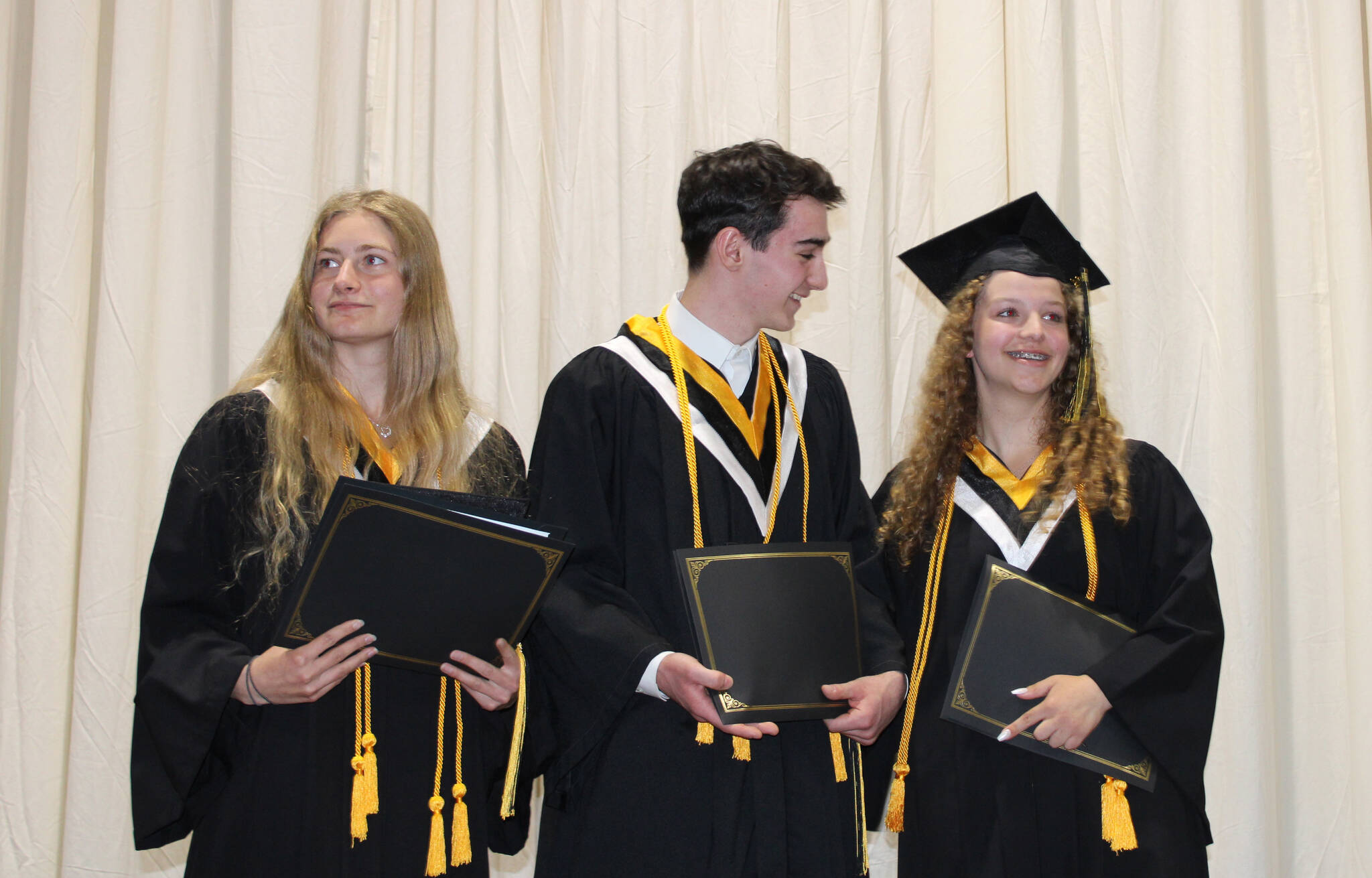 33050724_web1_230621-LDN_grad-grad_21