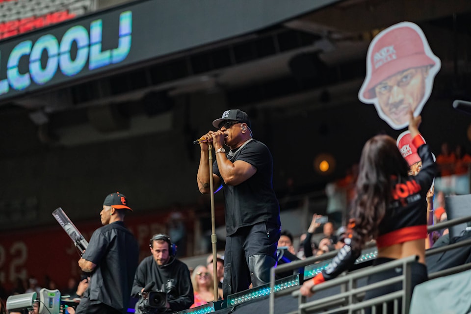 33076357_web1_230620-BPD-Moj-column-Lions-opener-LLCoolJ_1