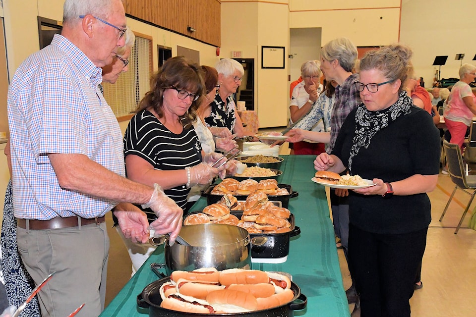 33119306_web1_230628-LDN_seniors_lucnh-lunch_2