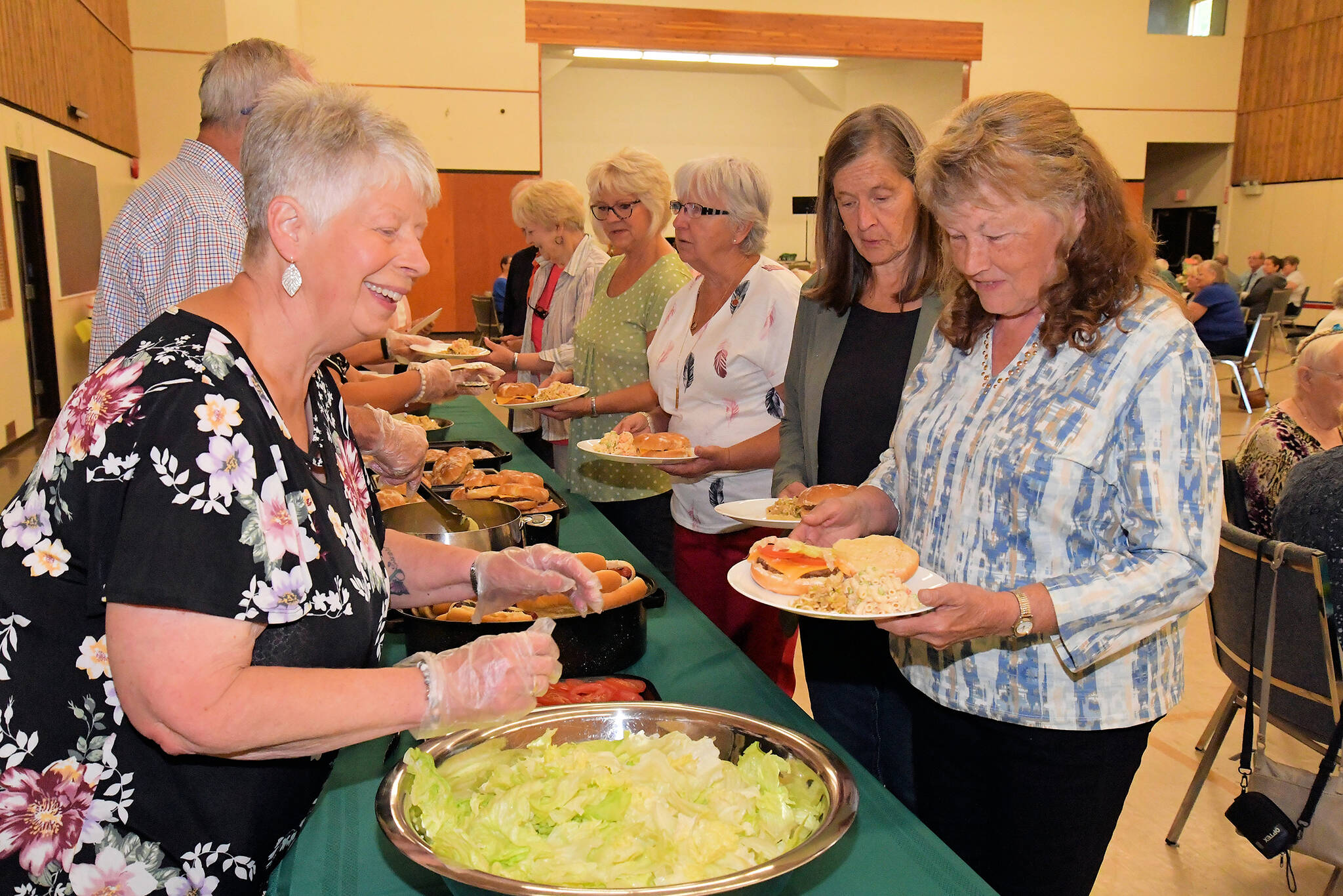 33119306_web1_230628-LDN_seniors_lucnh-lunch_3