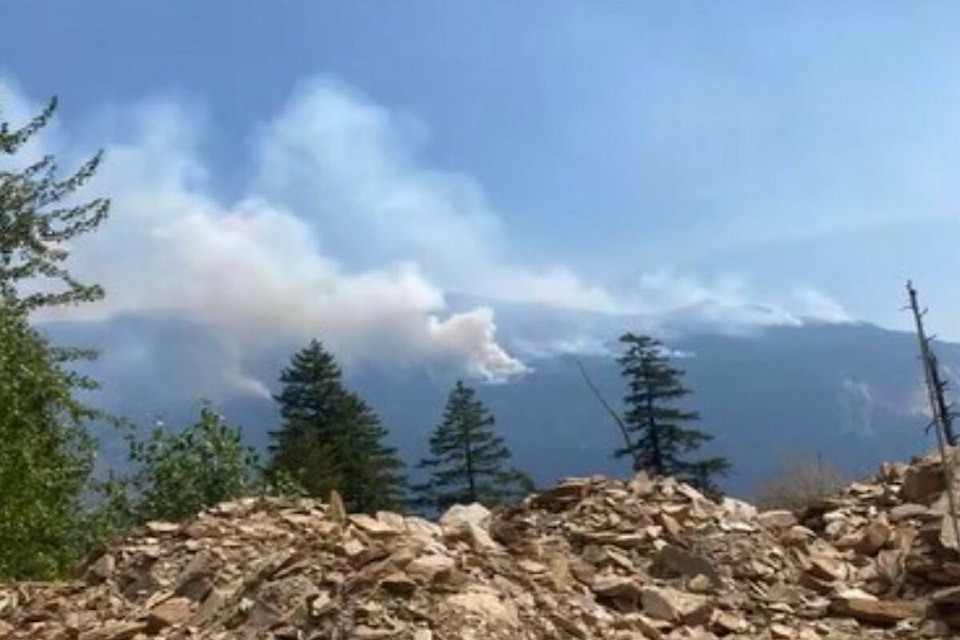 33385094_web1_230727-KCN-adams-lake-fire-_1