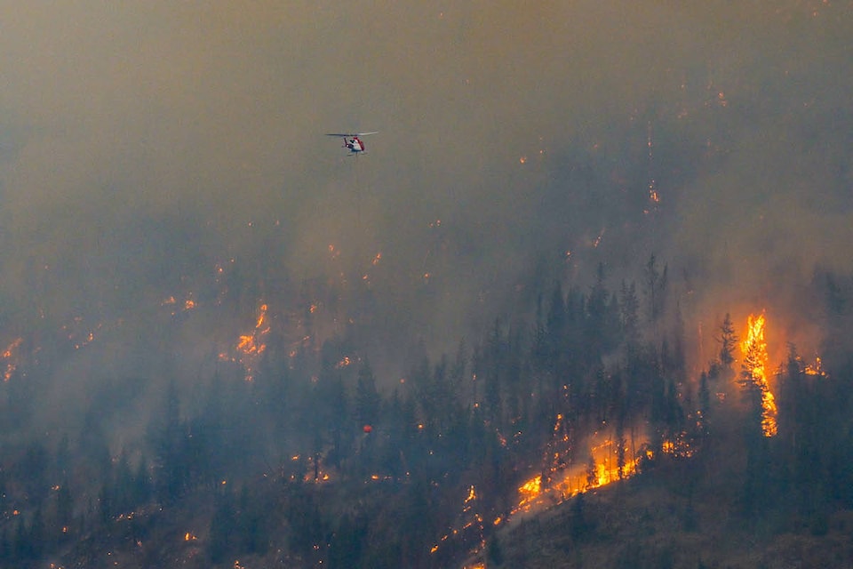 33584604_web1_230817-KCN-adams-lake-fire-_1