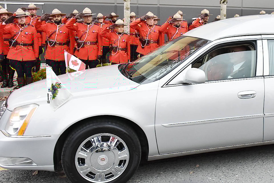 34125281_web1_231005-MRN-CF-RCMP-funeral-final-salute_1