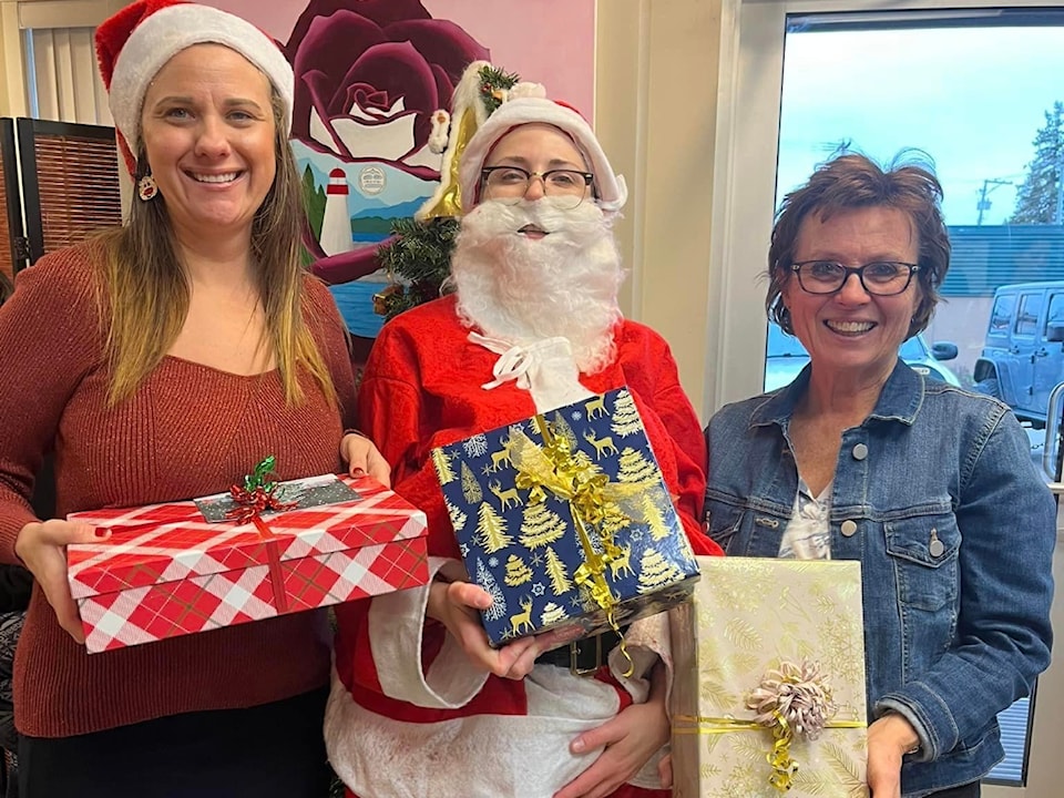 241113-crm-shoebox-holiday-campaign-pic1