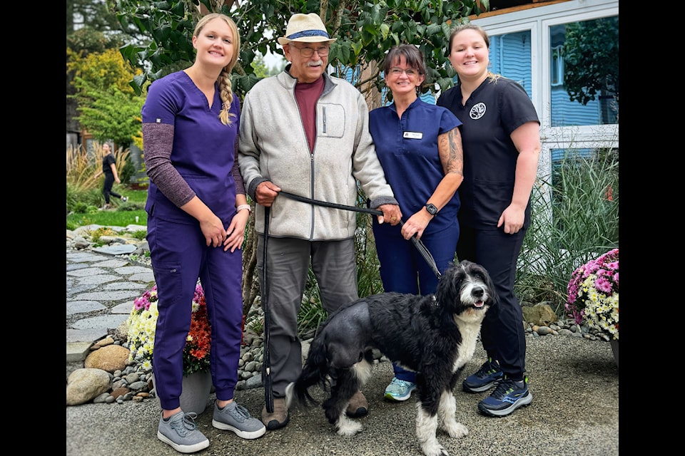 Dr Krista Huxham, Mel Breland, Sadie, Nicole Garneau, RVT., Ashley Hames, VT Student