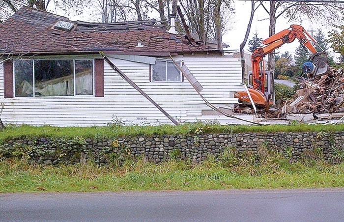 14957campbellriverAbandonedhomeWEB