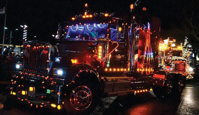 18594campbellriverTrucklightparade