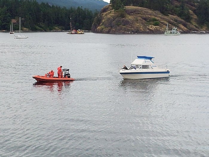 27483campbellriverFerryrescuesboaters